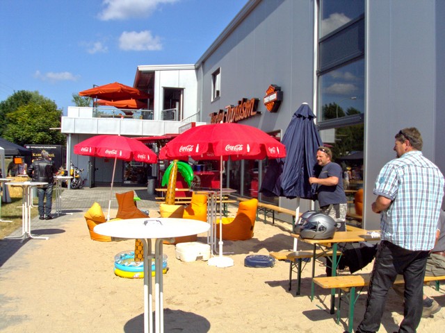 Harley on Tour 5.jpg -                                