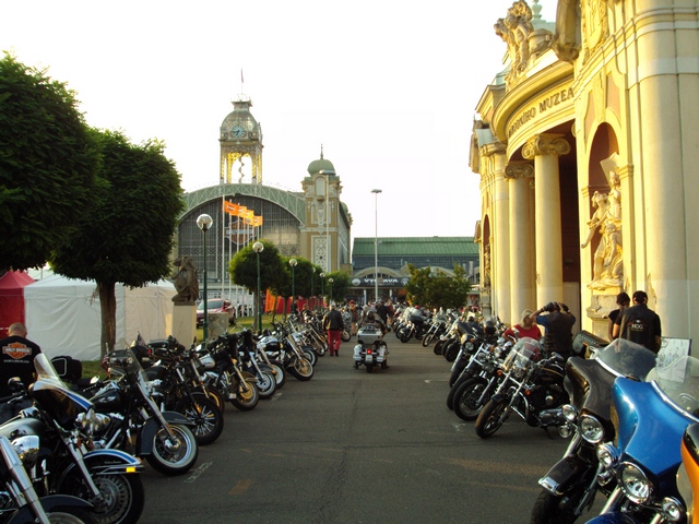 Prag Harley Days 10.jpg -                                