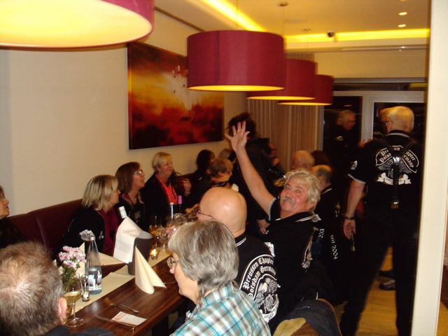 Weihnachtsfeier im DELTA Bowling  1.jpg -                                