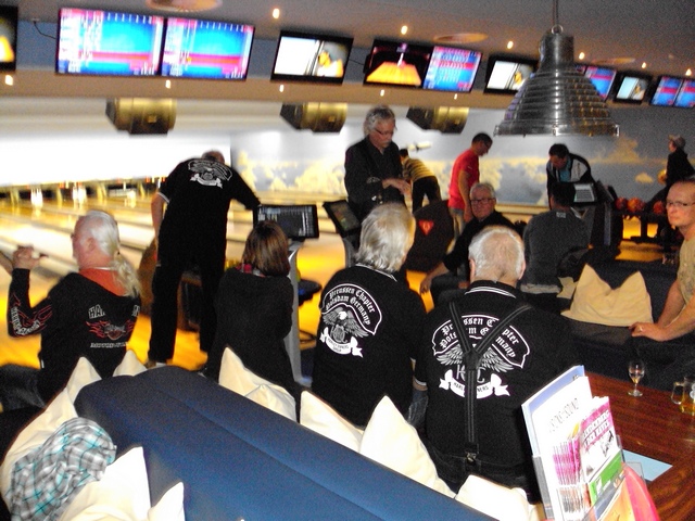 Weihnachtsfeier im DELTA Bowling  17.jpg -                                