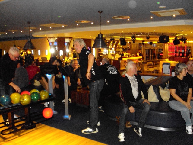 Weihnachtsfeier im DELTA Bowling  18.jpg -                                
