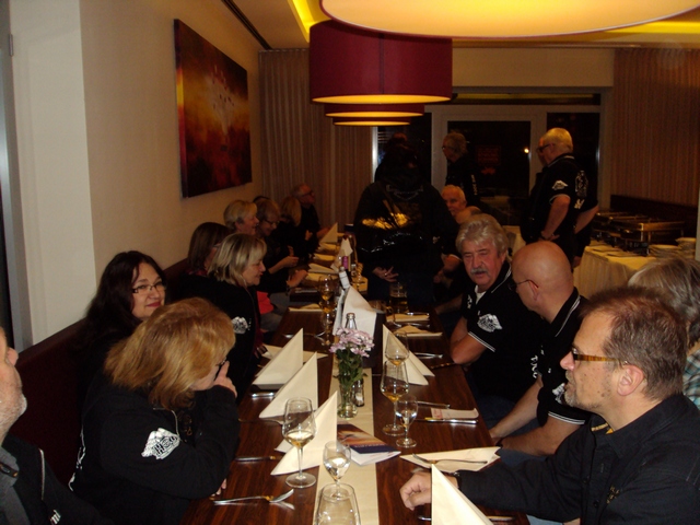 Weihnachtsfeier im DELTA Bowling  3.jpg -                                